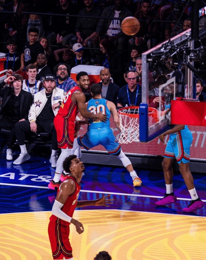 爱游戏官网-关于勇士球星三分绝杀，全场观众热烈欢呼，能够一个.的信息-爱游戏官网